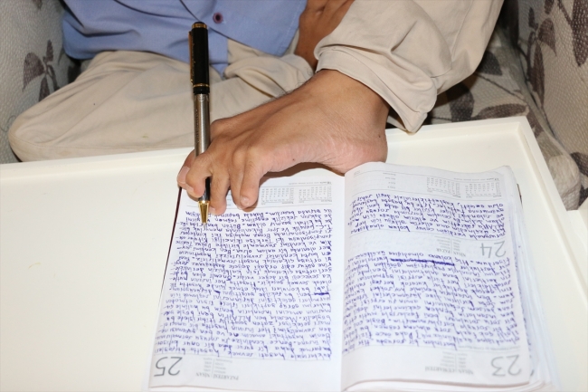 Bedensel engelli milli yüzücü ayaklarıyla hayat hikayesini yazdı